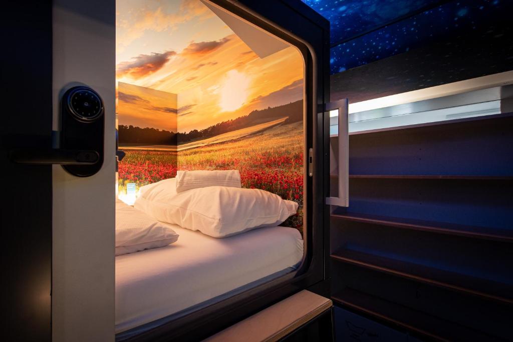 Capsule Hotel - Lucerne TheLAB - Resim 11