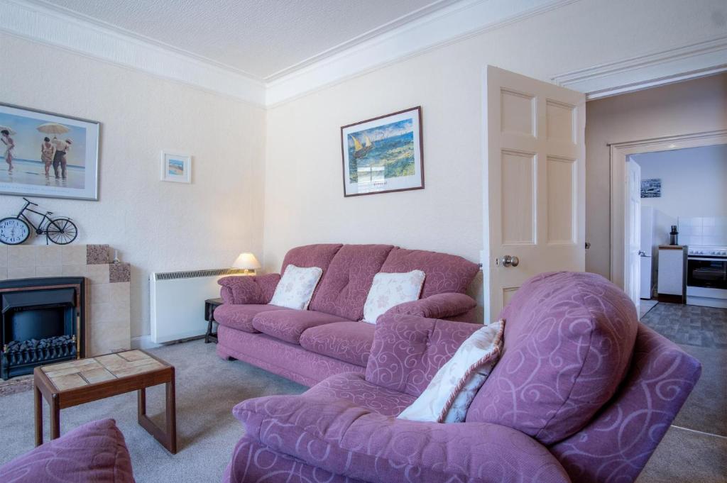 Posezení v ubytování Dragons Den - 2 Bedroom Apartment - Tenby