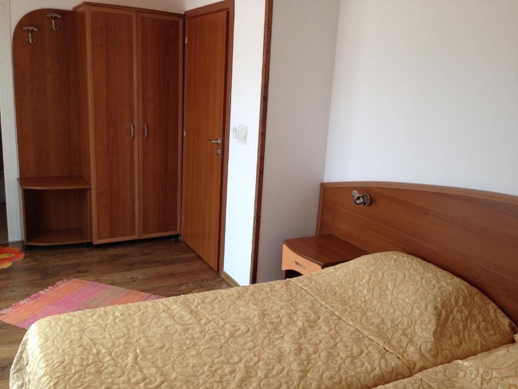 Postel nebo postele na pokoji v ubytování Family Hotel Hit