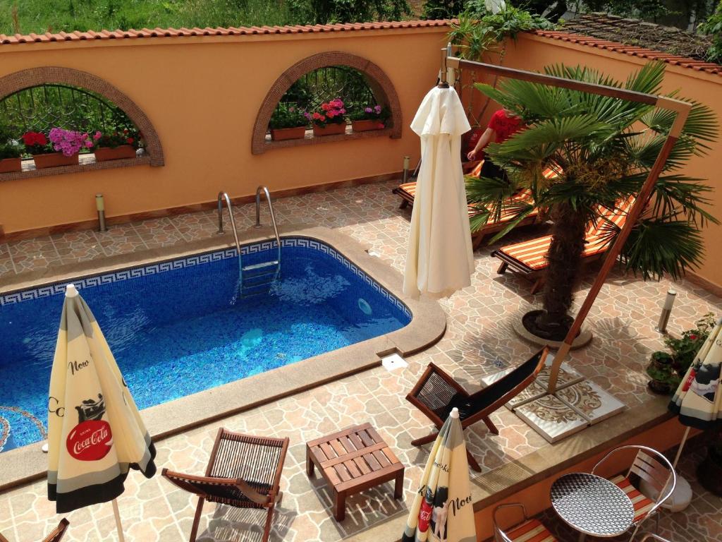 Bazén v ubytování Family Hotel Hit nebo v jeho okolí