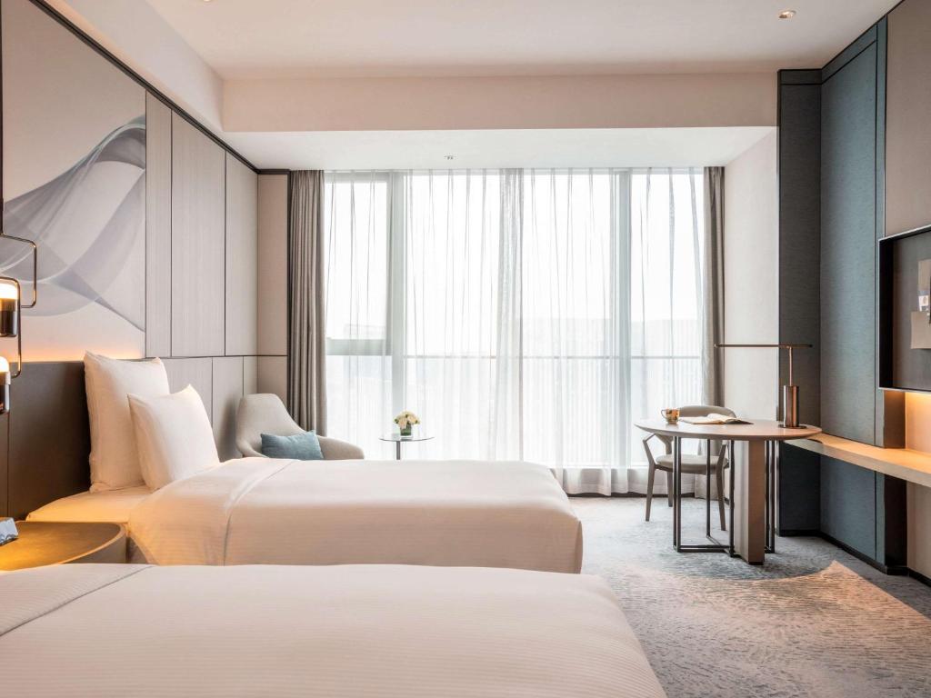 Postel nebo postele na pokoji v ubytování Pullman Jiaxing Pinghu Excellence