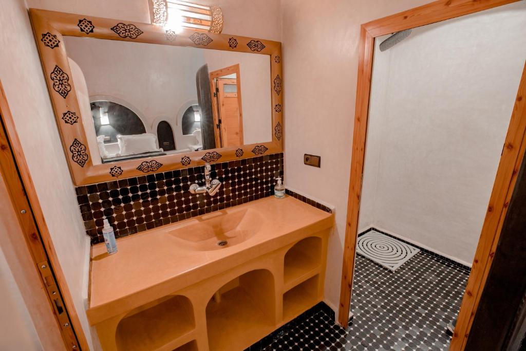 Koupelna v ubytování Hassilabiad Appart Hotel