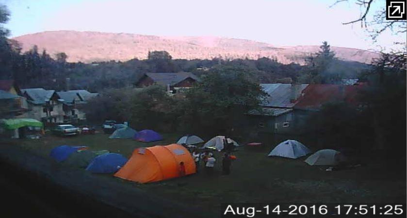 a group of people standing in a field with tents at camping aviator, numai TEREN, campare pentru rulote autorulote PERSONALE, Campingul nu are rulote !!! Busteni in Buşteni
