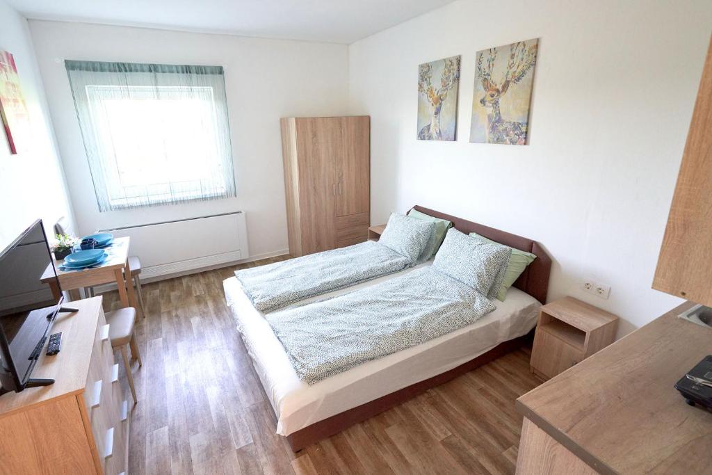 Postel nebo postele na pokoji v ubytování Thermal Apartman - EM