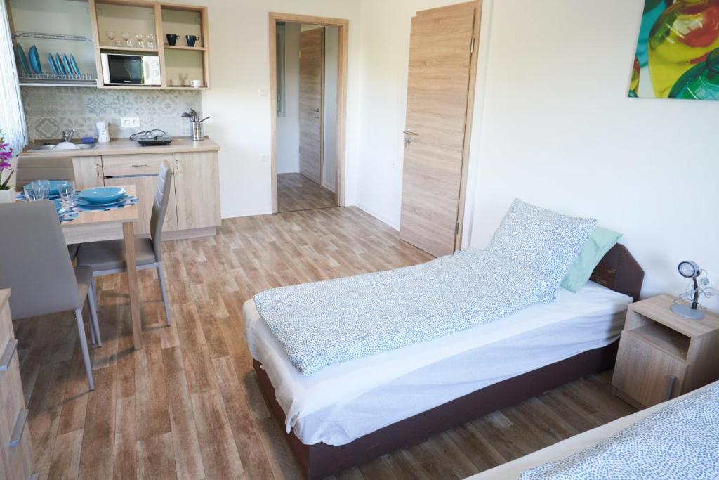 Kuchyň nebo kuchyňský kout v ubytování Thermal Apartman - EM