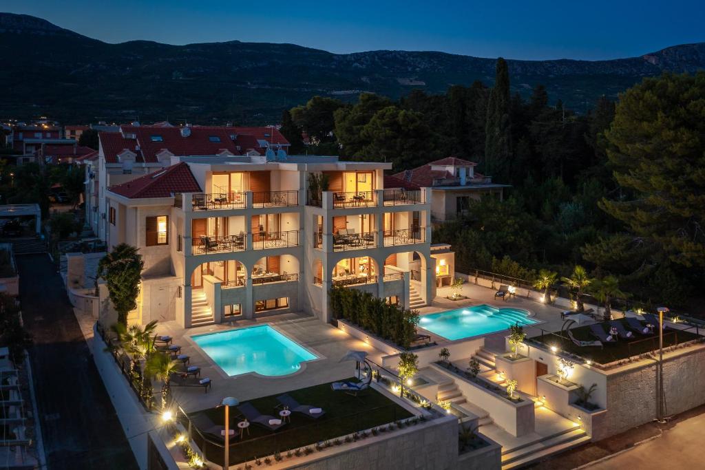 Bazén v ubytovaní Beachfront Villa Armeria with Pool alebo v jeho blízkosti