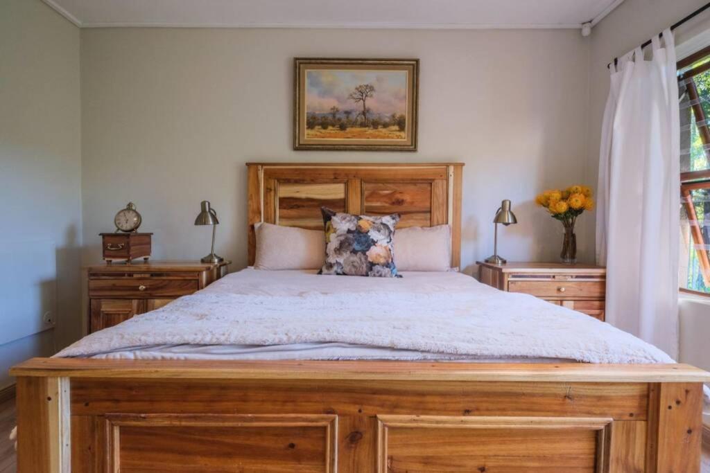 Katil atau katil-katil dalam bilik di Home in Cape Town-The Homestead