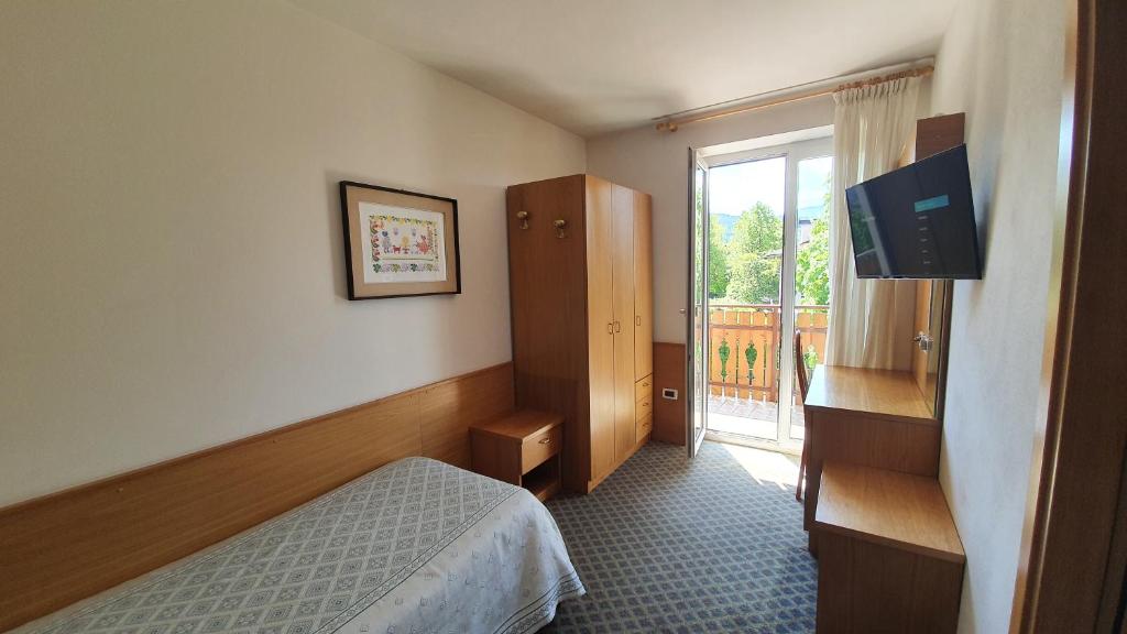 La Montanina Hotel in Val di Non - Eenpersoonskamer Met Uitzicht Op De Bergen