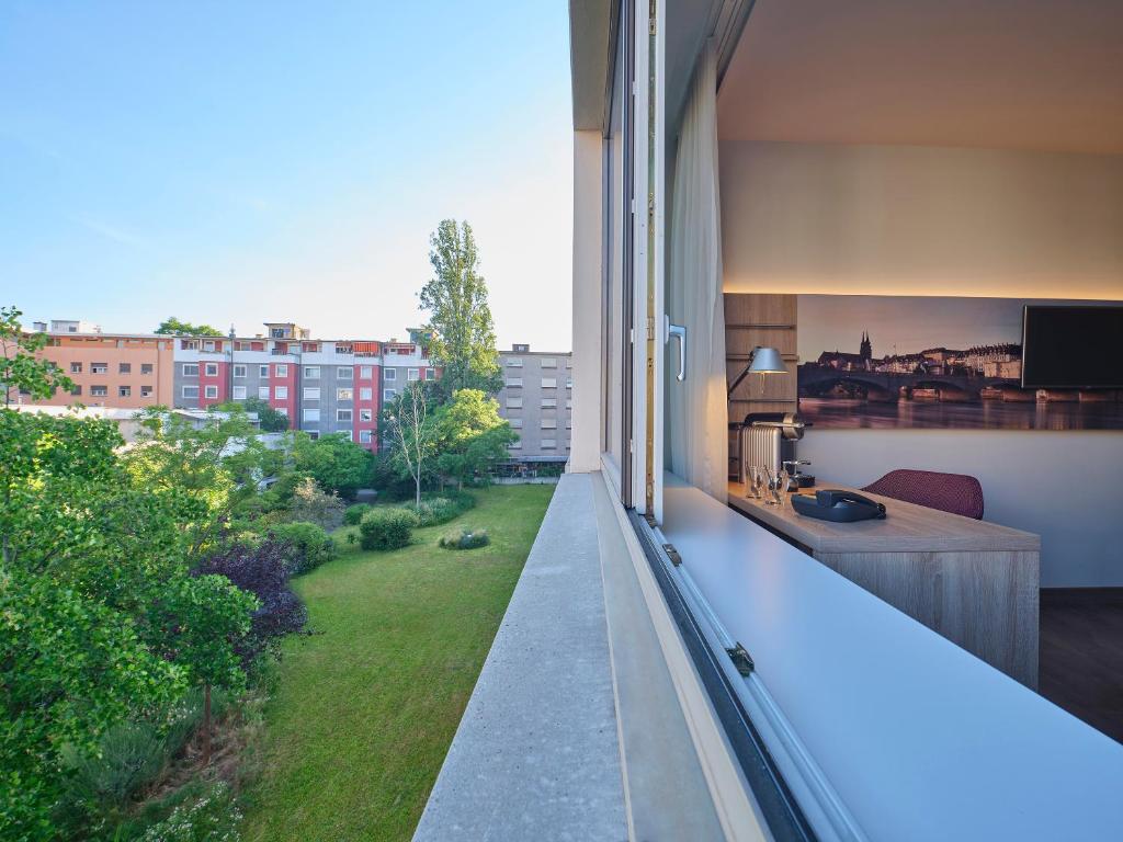 Un balcón o terraza en Essential by Dorint Basel City