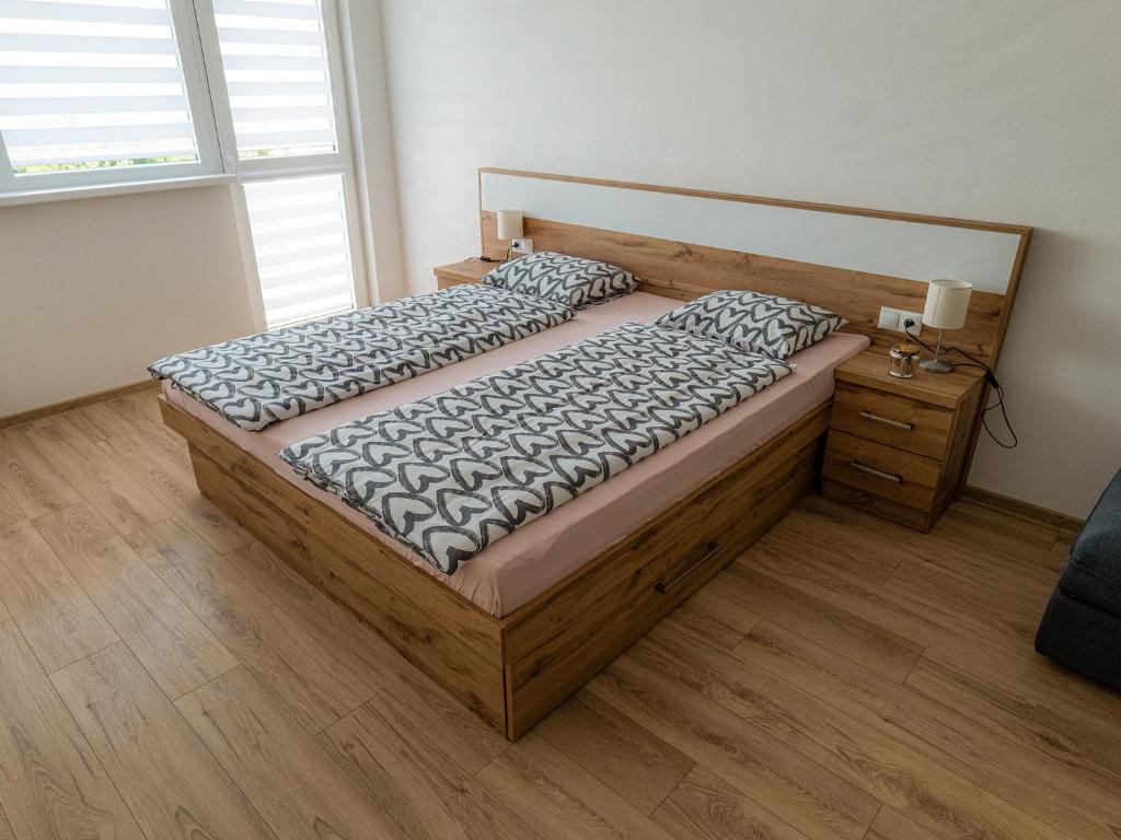 Postel nebo postele na pokoji v ubytování Apartmany Motocentrum