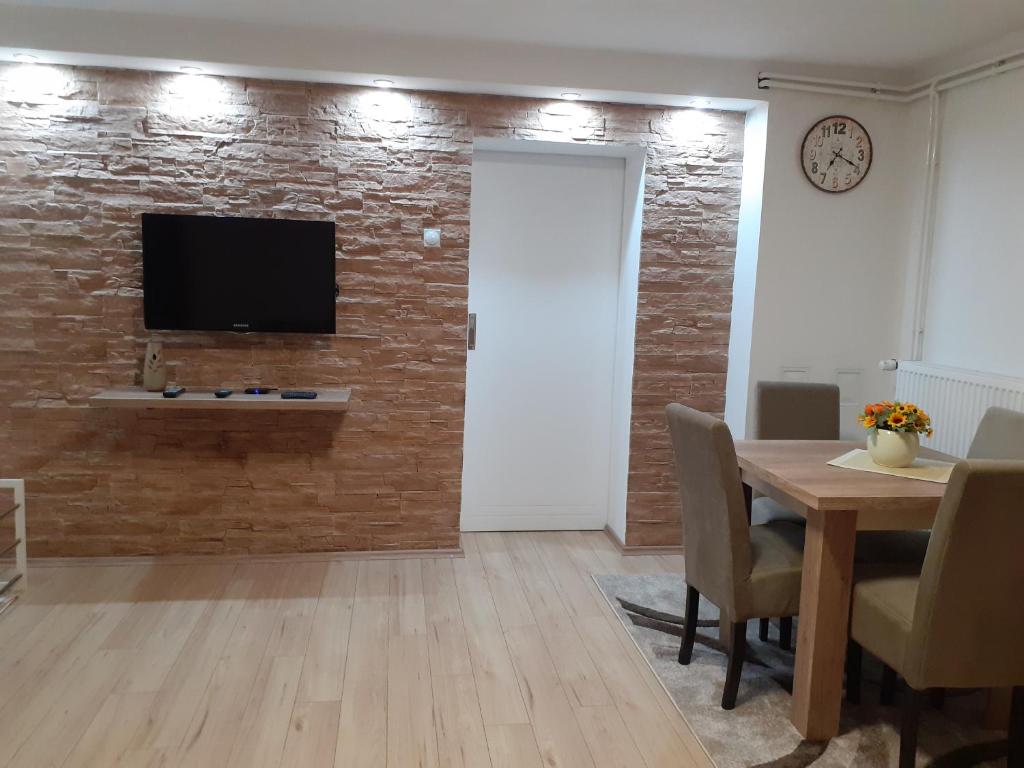 TV a/nebo společenská místnost v ubytování Apartman Nena