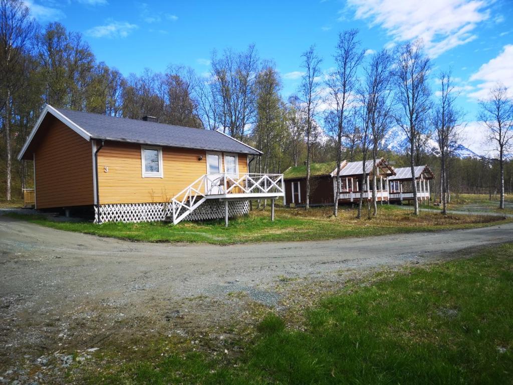 a house on the side of a dirt road at Svensby Tursenter in Svensby