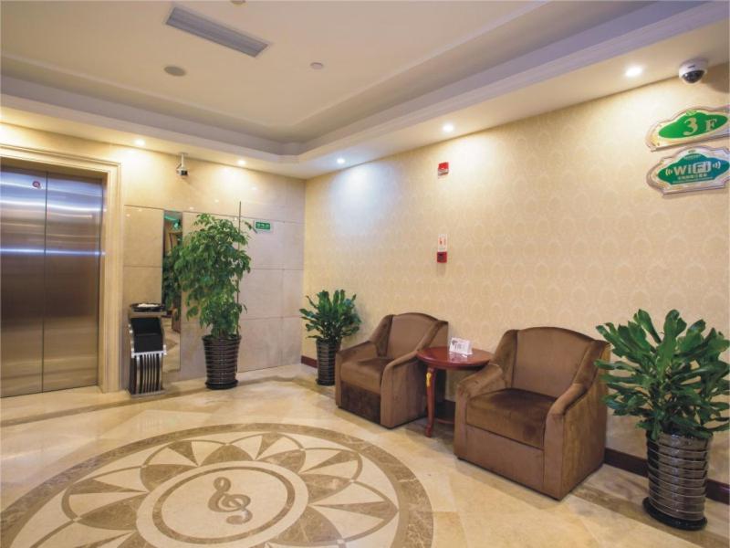 Lobbyn eller receptionsområdet på Vienna Classic Hotel Shanghai Hoingqiao National Exhibition Centre Xujing