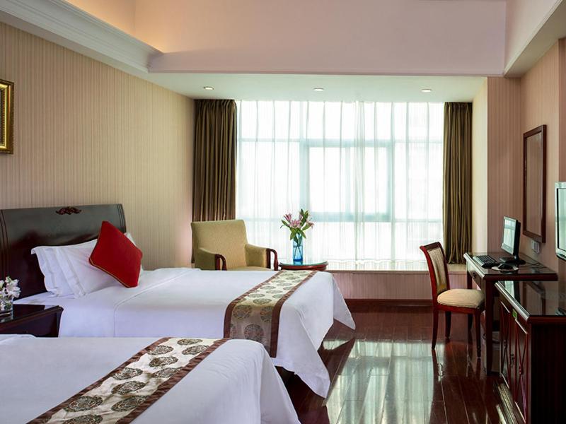 Postel nebo postele na pokoji v ubytování Vienna Hotel Shenzhen Yousong Branch