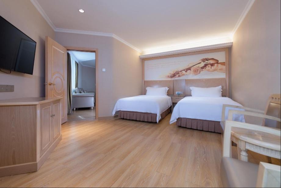 Postel nebo postele na pokoji v ubytování Vienna Hotel Shenzhen Haiwan