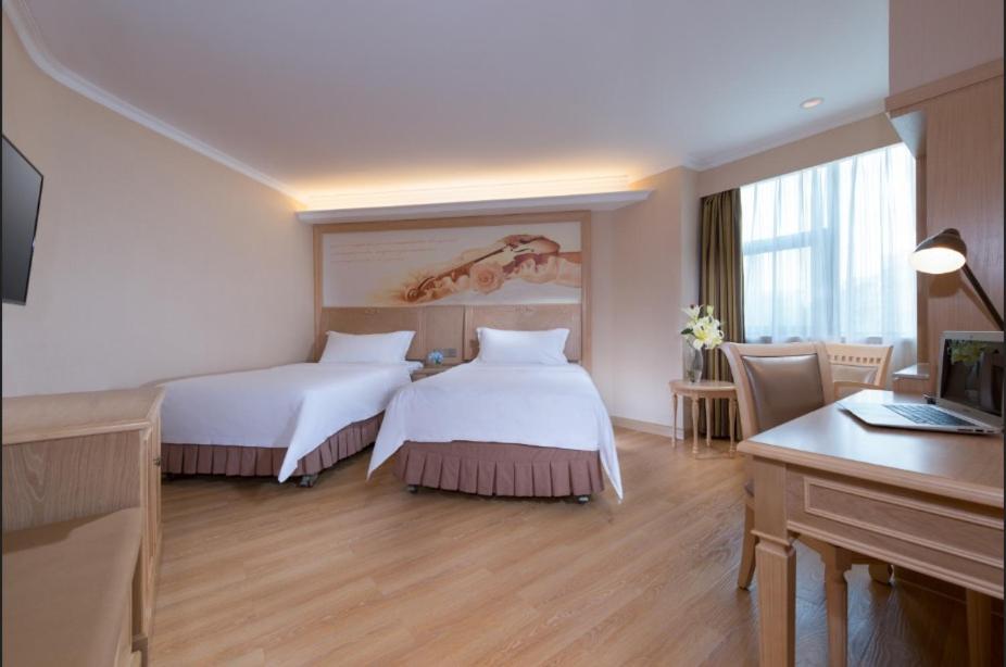 Postel nebo postele na pokoji v ubytování Vienna Hotel Shenzhen Haiwan