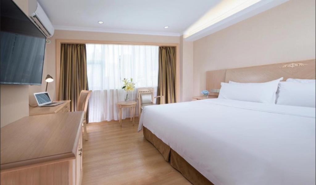 TV a/nebo společenská místnost v ubytování Vienna Hotel Shenzhen Haiwan