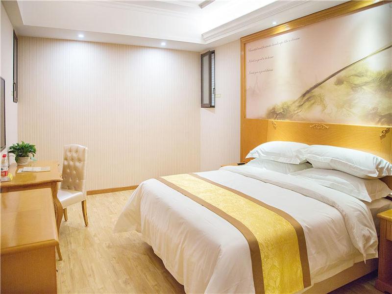 Katil atau katil-katil dalam bilik di Vienna 3 Best Hotel Chongqing Tongliang Qianneng Building