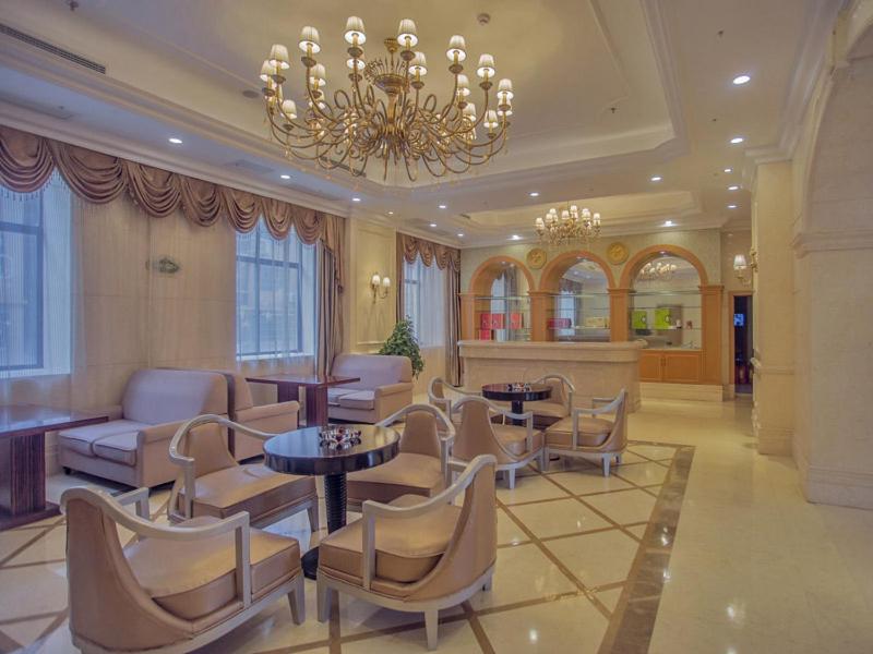 מסעדה או מקום אחר לאכול בו ב-Vienna Hotel Tongcheng Tongkang Road