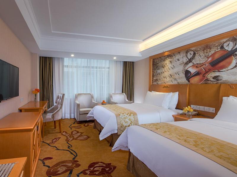 Ένα ή περισσότερα κρεβάτια σε δωμάτιο στο Vienna Hotel Dongguan Songshanhu Huawei