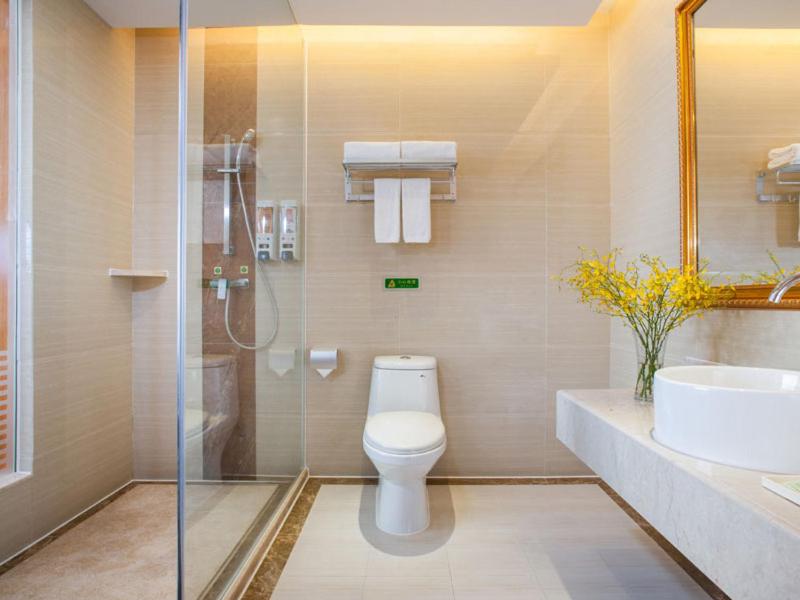 Ένα μπάνιο στο Vienna Hotel Dongguan Shi