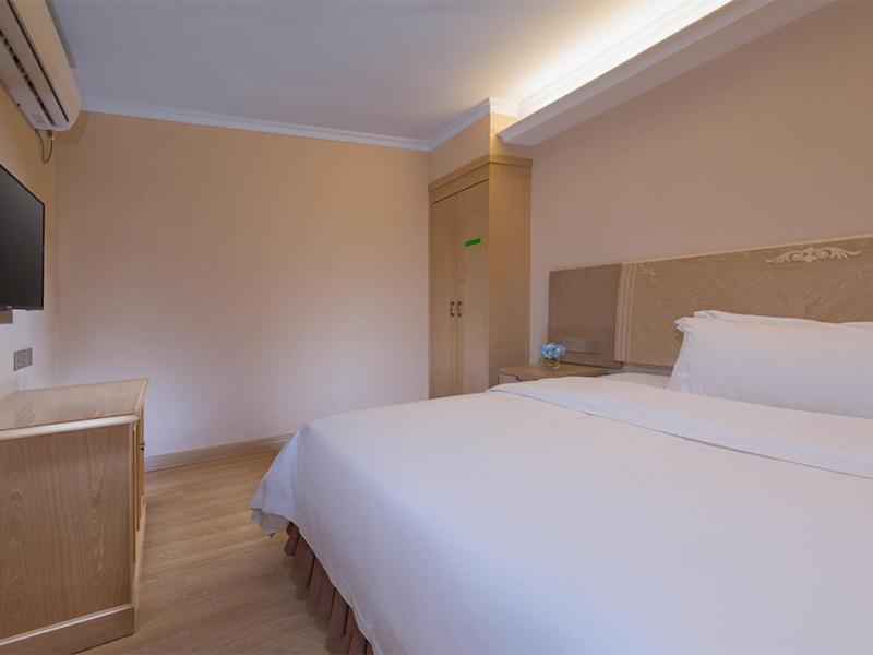 Postel nebo postele na pokoji v ubytování Vienna Hotel Shenzhen Haiwan