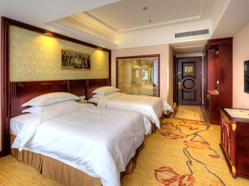 Postel nebo postele na pokoji v ubytování Vienna Hotel Shanghai Happy Valley