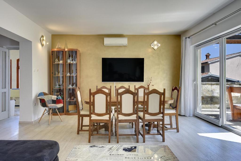 Telewizja i/lub zestaw kina domowego w obiekcie Villa Golf