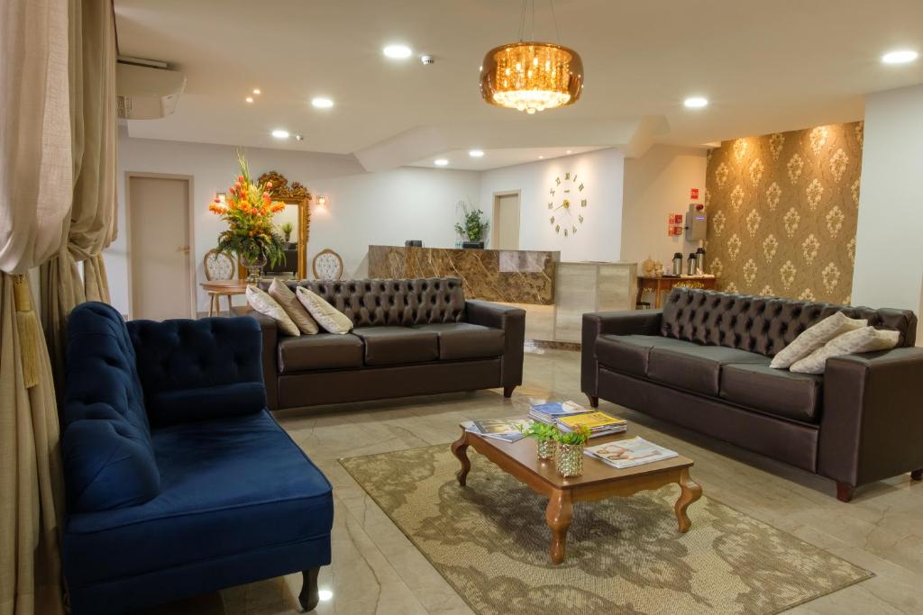 Uma área de estar em Hotel del Príncipe
