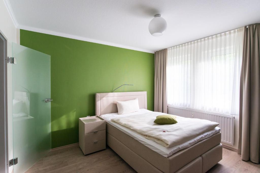 Postel nebo postele na pokoji v ubytování Hotel am Herkules