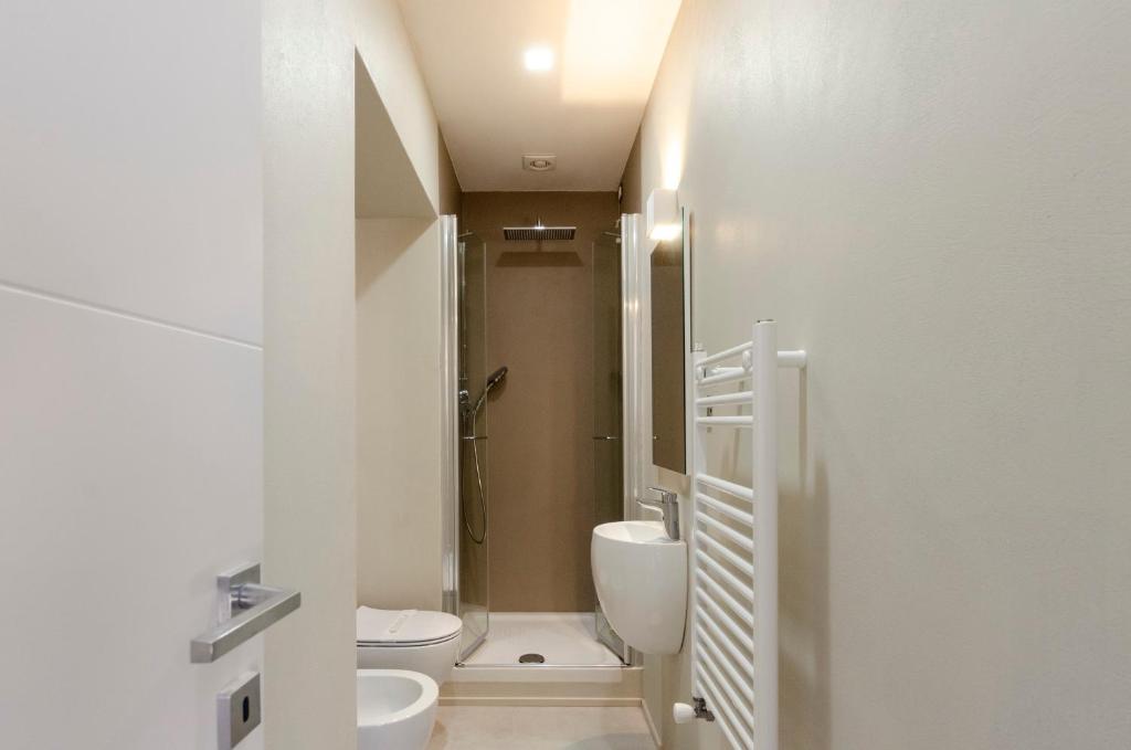 Kúpeľňa v ubytovaní JOIVY Spacious Family Apt for 4, in Carignano, Genoa