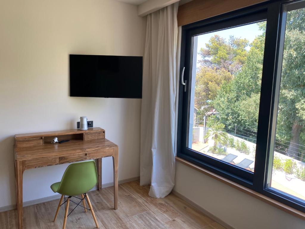 TV a/nebo společenská místnost v ubytování Quiet family Villa Anne, Podstrana