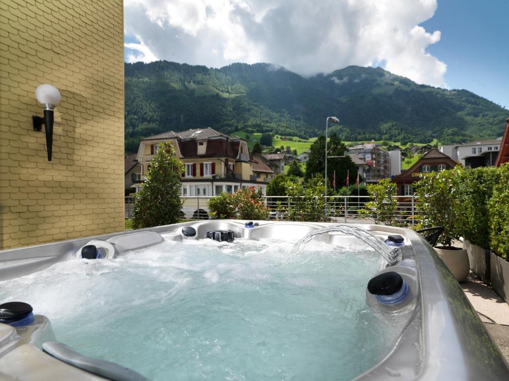 Nespecifikovaný výhled na hory nebo výhled na hory při pohledu z hotelu