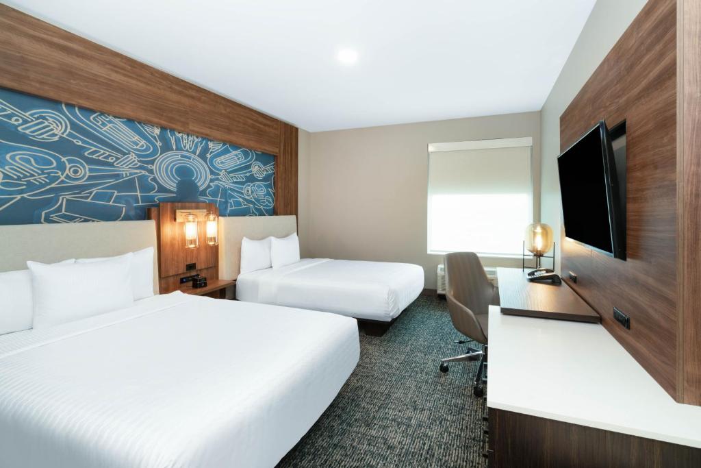 La Quinta Inn & Suites by Wyndham Nashville Downtown Stadium - Salle Queen Avec Baignoire Avec Des Barres De Saisie - Mobilité Accessible / Non-fumeur