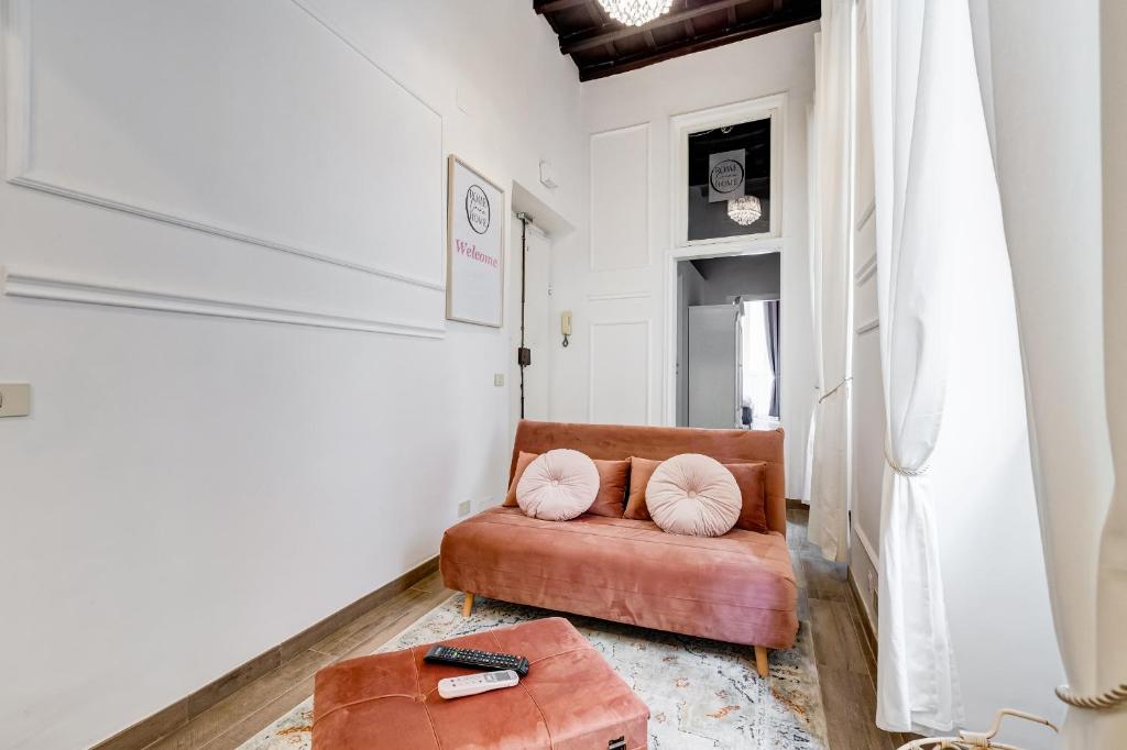 A bed or beds in a room at TREVI FOUNTAIN - RomeDreamHome