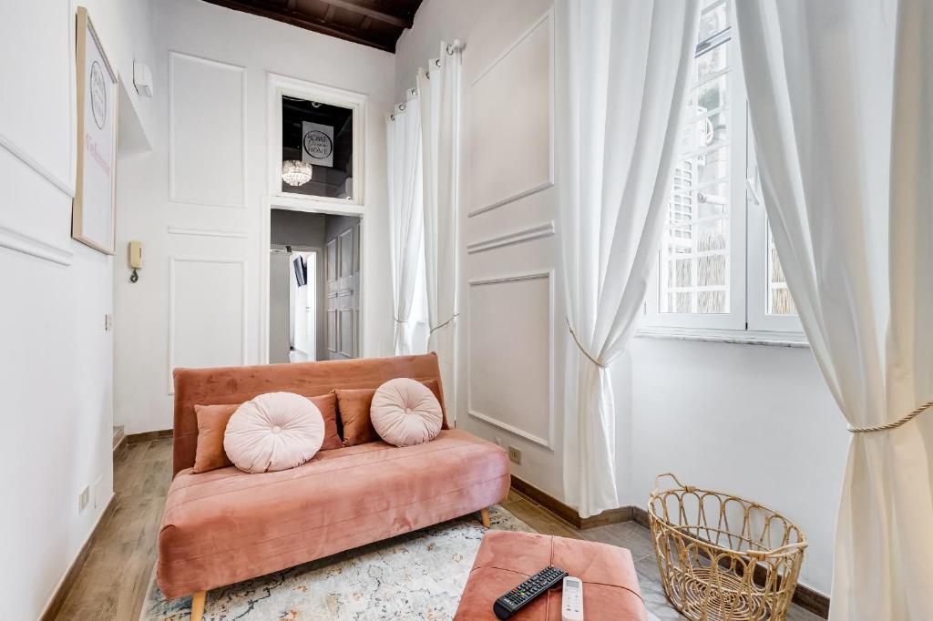 A bed or beds in a room at TREVI FOUNTAIN - RomeDreamHome