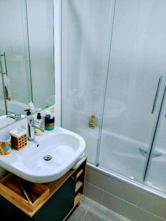 A bathroom at Ático con Piscina y Vistas al Mar Habitat Litoral
