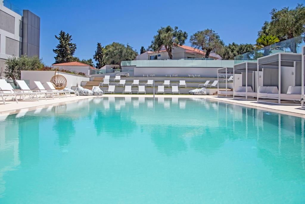 Bazén v ubytování Ray Hotel Corfu nebo v jeho okolí