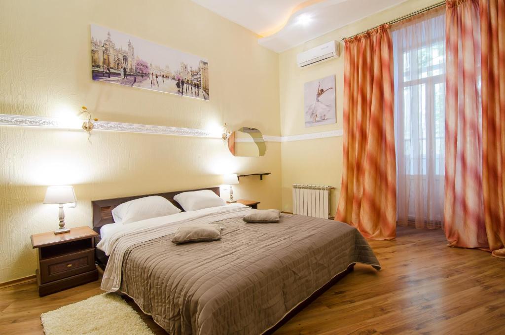 Ένα ή περισσότερα κρεβάτια σε δωμάτιο στο Apartment at Malaya Zhytomyrska 5