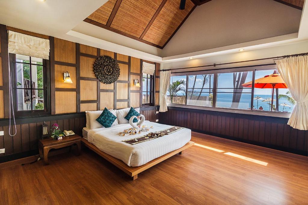 Postel nebo postele na pokoji v ubytování Coco Palm Beach Resort - SHA Extra Plus