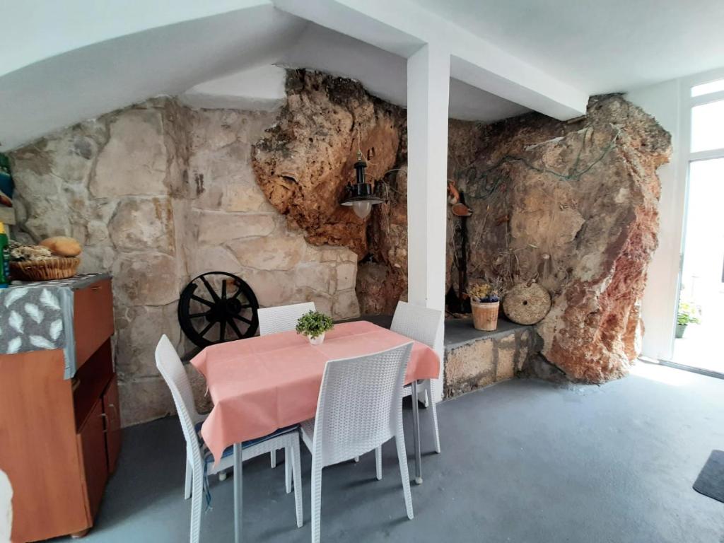 Posedenie v ubytovaní Apartmani Doris