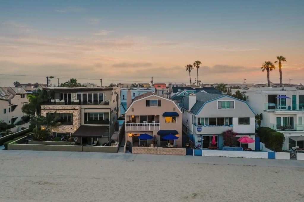Bay View 1 - Stylish Mission Beach Home on the Sand!