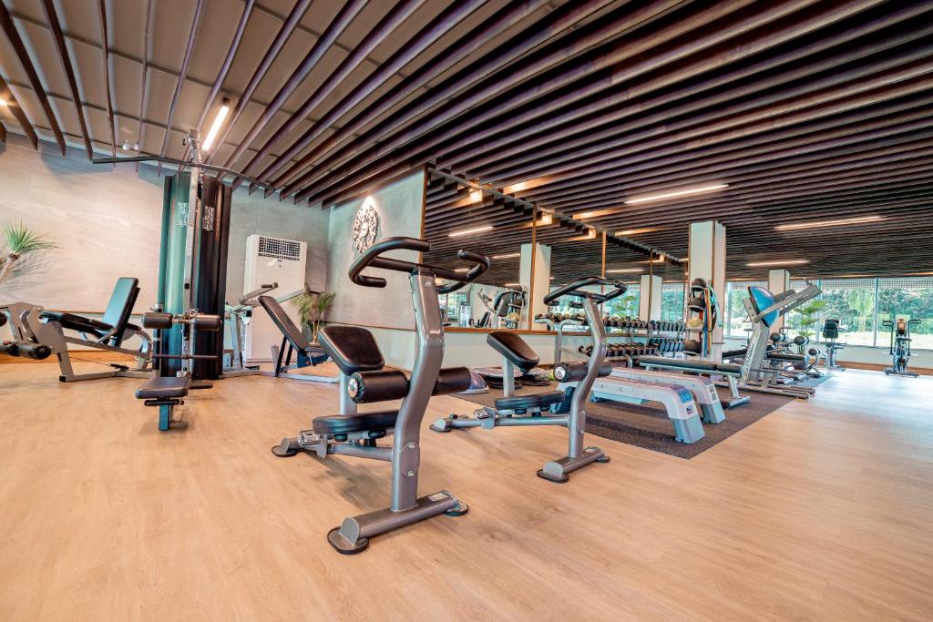 Fitness centrum a/nebo fitness zařízení v ubytování Naithonburi Beach Resort - SHA Extra Plus