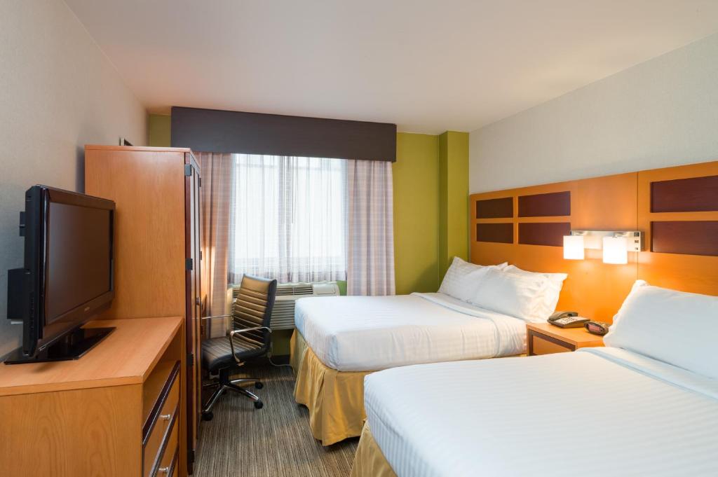 Holiday Inn Express - Times Square, an IHG Hotel - Double Room With Two Double Beds - Non-Smoking