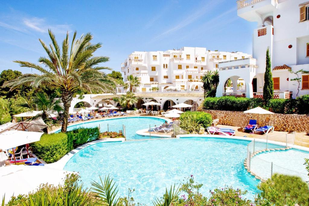 a view of the pool at the resort at Gavimar La Mirada Hotel and Apartments in Cala d´Or
