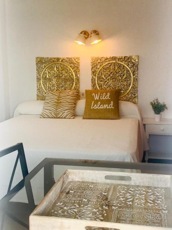 A bed or beds in a room at Apartamentos Ulia