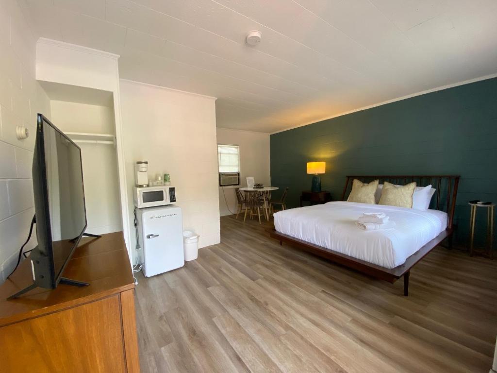 TV a/nebo společenská místnost v ubytování Al & Sally's Motel