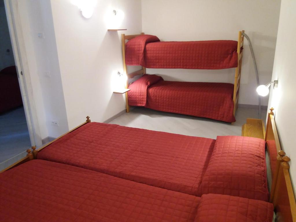 Postel nebo postele na pokoji v ubytování casafloriani fiavè pink