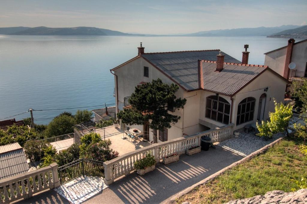 a house on the shore of a body of water at Marijanka in Sveti Juraj