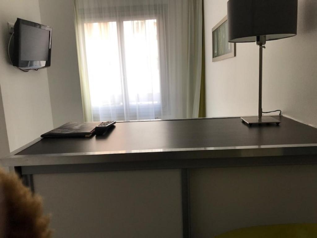 Kuchyň nebo kuchyňský kout v ubytování Hôtel Le Cousture